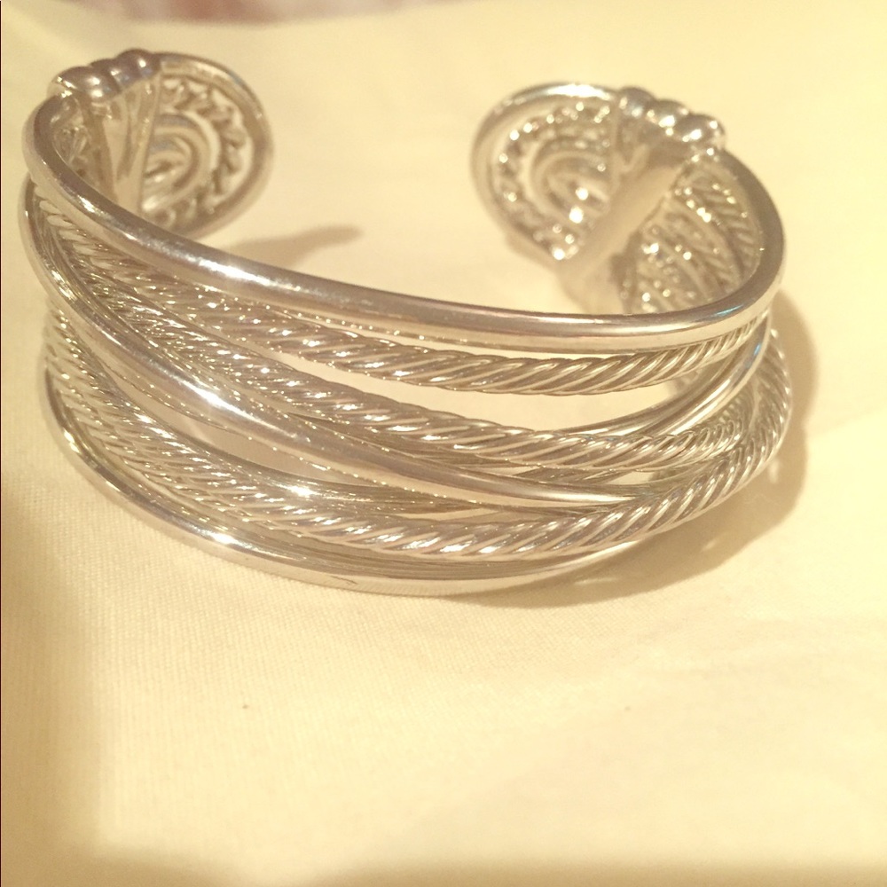 Crossover bracelet